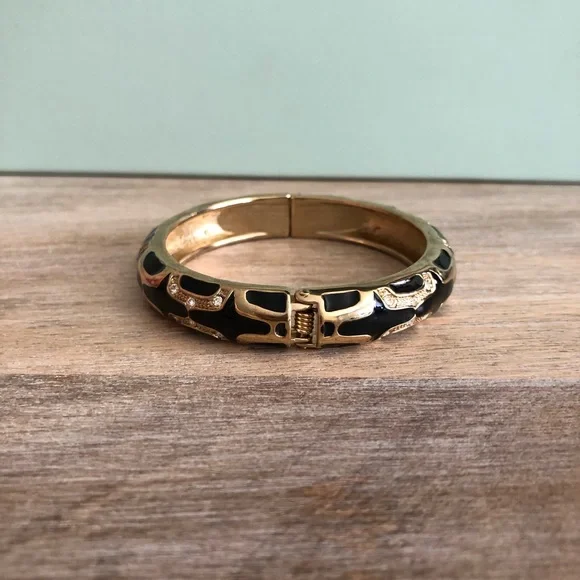 Black and Gold clasp Bracelet - Picture 6 of 10